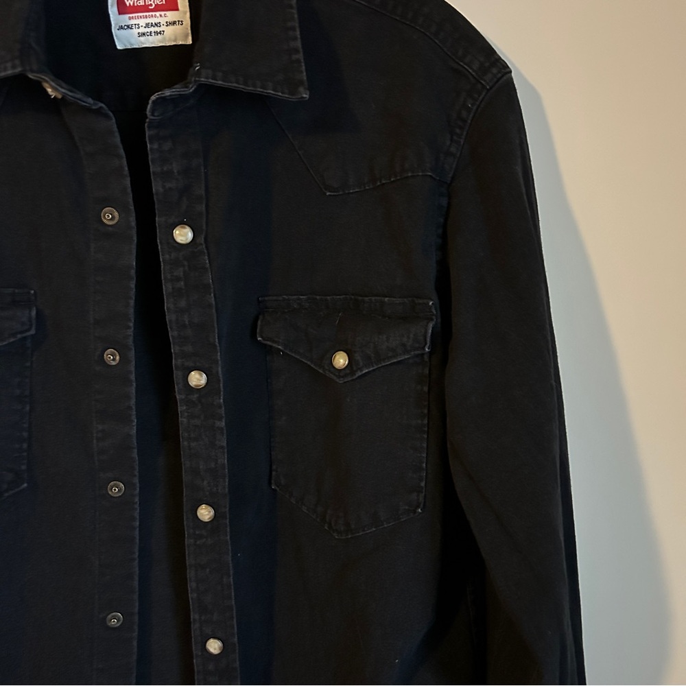 Wrangler Women's Black Denim Shirt - Picture 3 of 9